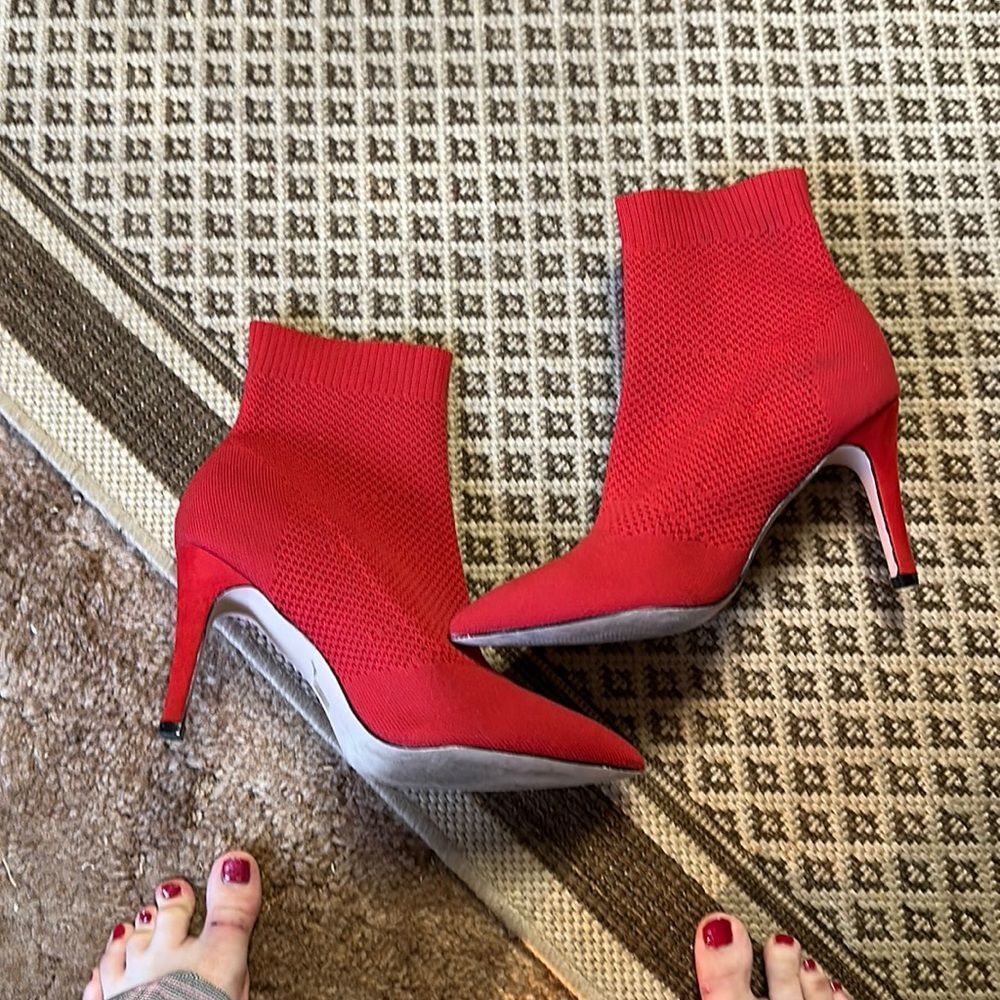Mia red knit heeled booties